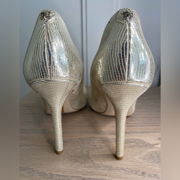7.5 Metallic Heels - Picture 2 of 9